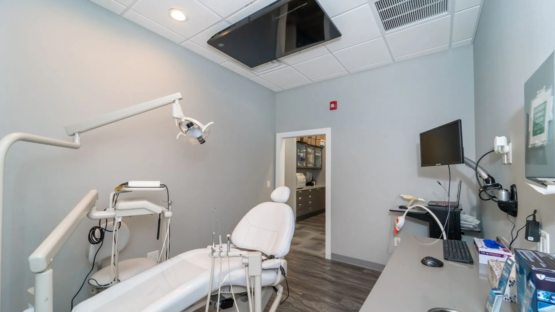 Modern dental treatment room with patient chair and overhead light