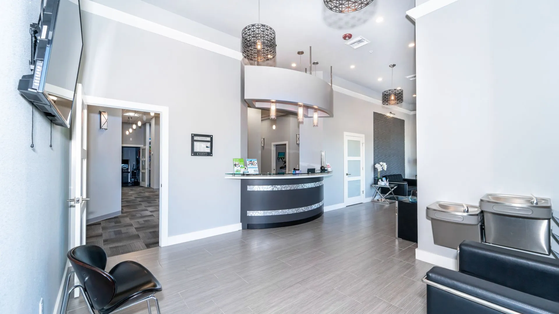 Welcoming reception lobby at Dental Implants Today